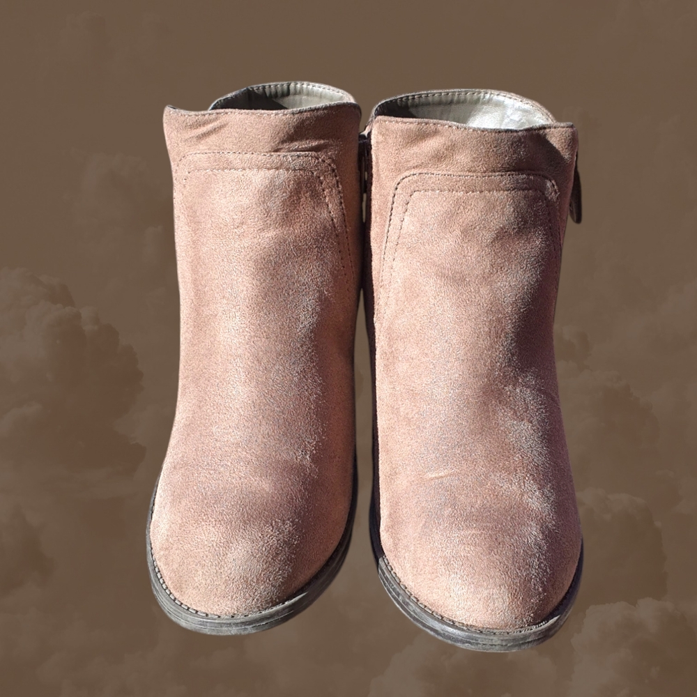 Refresh Brown Ankle Boots with Soft Suede Material and Simple Design